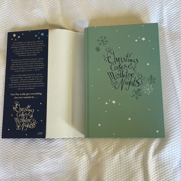 CAROLE MATTHEWS Christmas Cakes & Mistletoe Nights - Picture 6 of 8